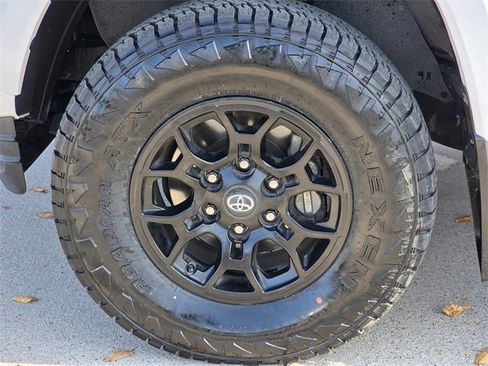 Used 2022 Toyota Tacoma SR5 image 9