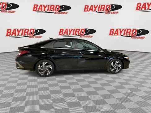 Used 2024 Hyundai Elantra Limited image 9