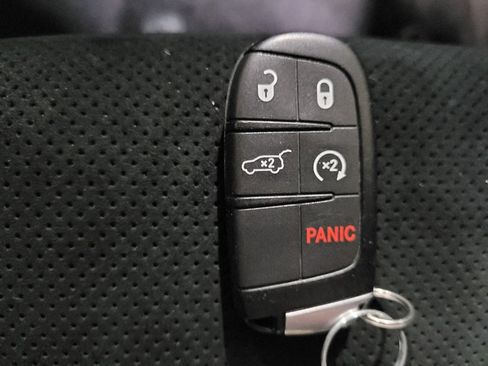 Used 2017 Jeep Grand Cherokee Altitude AWD/4WD image 32