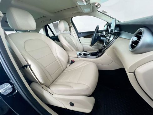 Used 2018 Mercedes-Benz GLC 300 4MATIC image 25