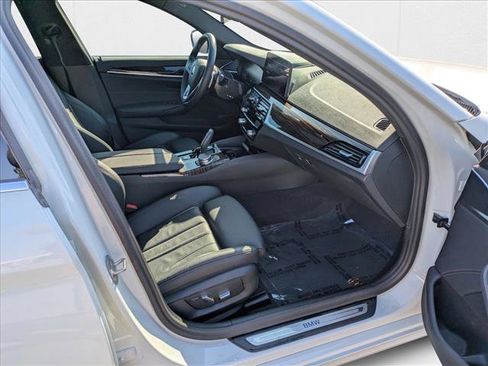 Certified 2023 BMW 530e w/ Convenience Package image 22