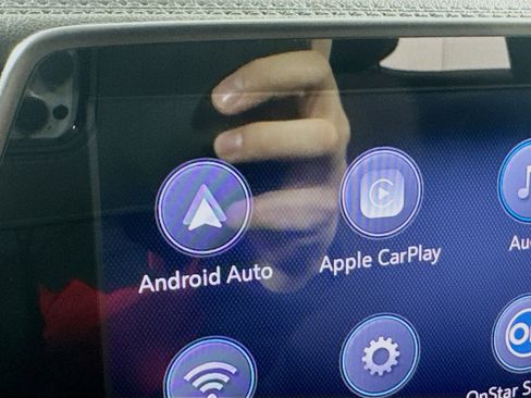 Used 2022 Chevrolet Blazer LT image 2