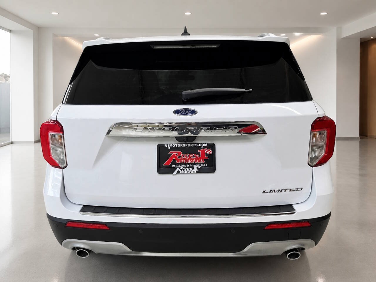 Used 2021 Ford Explorer Limited w/ Equipment Group 301A RWD image 3