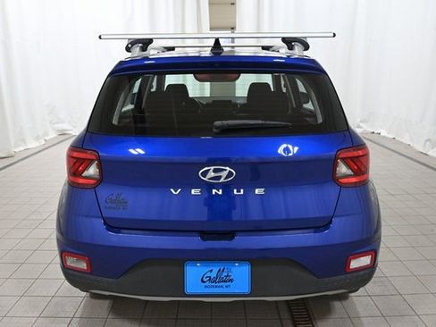 Used 2022 Hyundai Venue SEL image 11