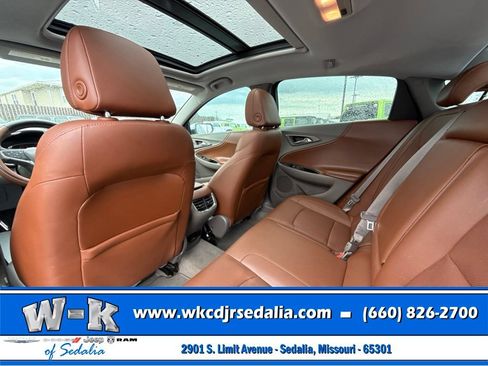 Used 2018 Chevrolet Malibu Premier w/ Premier Sun and Wheel Package FWD image 25