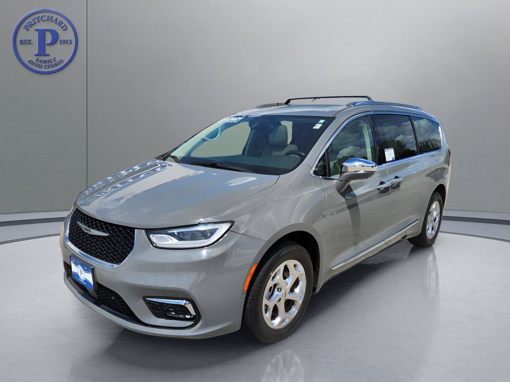 Used 2021 Chrysler Pacifica Limited w/ Premium & Safety Sphere Group AWD/4WD image 3