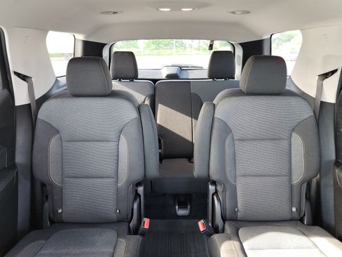 Used 2021 Chevrolet Traverse LT FWD image 11