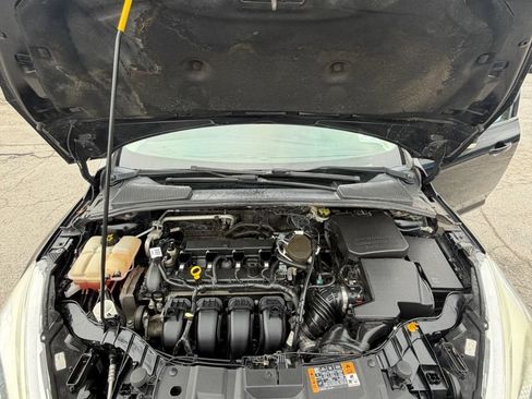 Used 2016 Ford Focus SE w/ SE Cold Weather Package FWD image 22