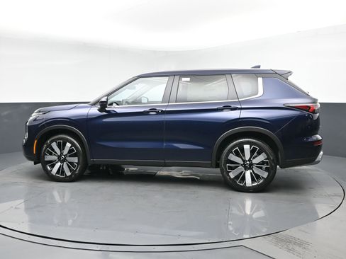 New 2026 Mitsubishi Outlander SE image 4