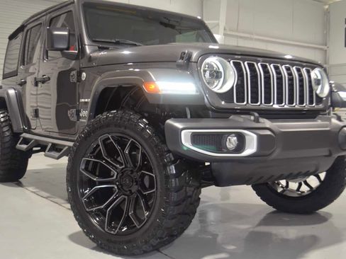 Used 2024 Jeep Wrangler Unlimited Sahara AWD/4WD image 3