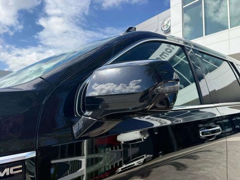 Used 2023 GMC Yukon XL Denali image 15