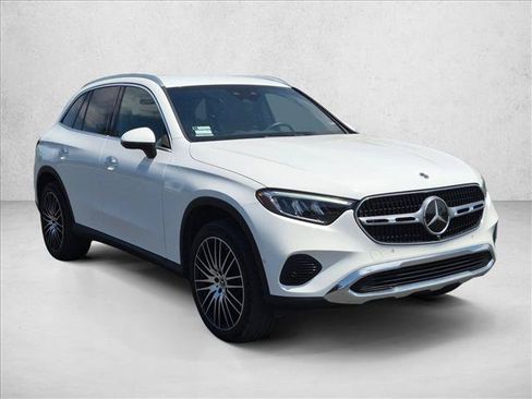 Used 2024 Mercedes-Benz GLC 300 4MATIC image 3