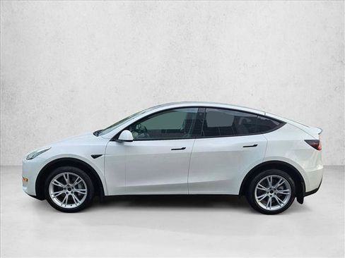 Used 2022 Tesla Model Y Long Range AWD/4WD image 9