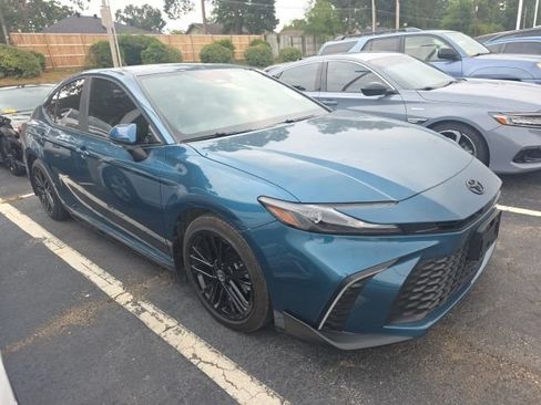 Used 2026 Toyota Camry SE w/ Convenience Package FWD image 3