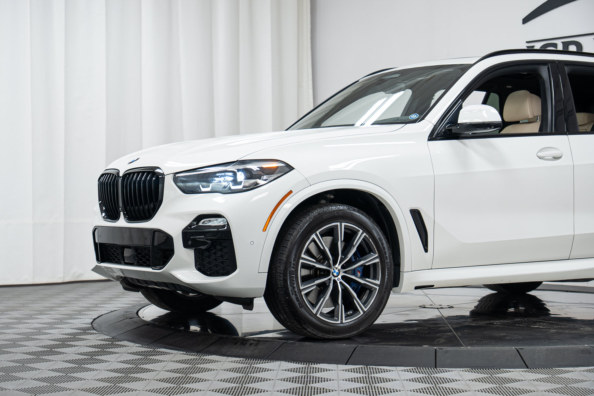 Used 2021 BMW X5 M50i AWD/4WD image 25