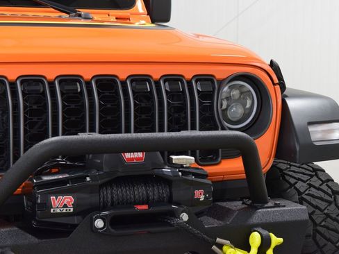 Used 2025 Jeep Wrangler Sport image 9