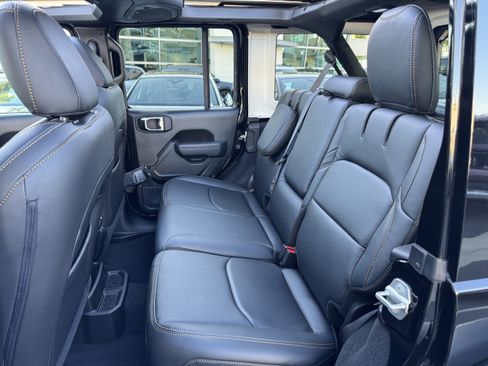 Used 2025 Jeep Wrangler Willys image 35