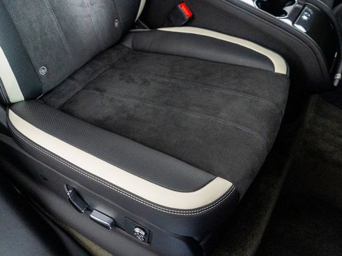 Used 2022 Bentley Bentayga Speed image 32