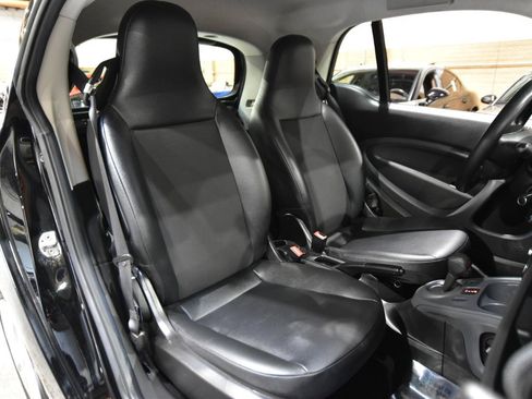 Used 2016 smart fortwo pure RWD image 25