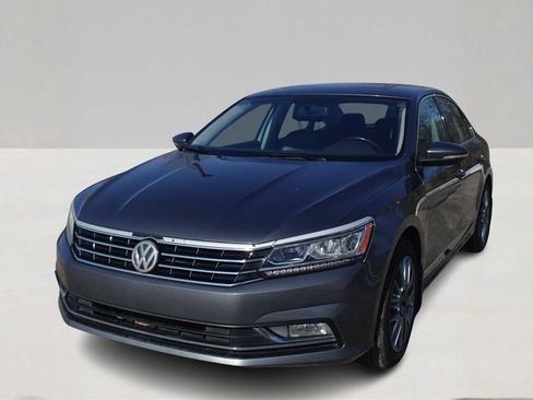 Used 2017 Volkswagen Passat 1.8T SE w/ SE Lighting Package image 1