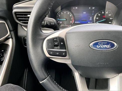 Used 2023 Ford Explorer XLT AWD/4WD image 14