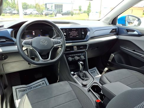 Used 2024 Volkswagen Taos SE AWD/4WD image 5