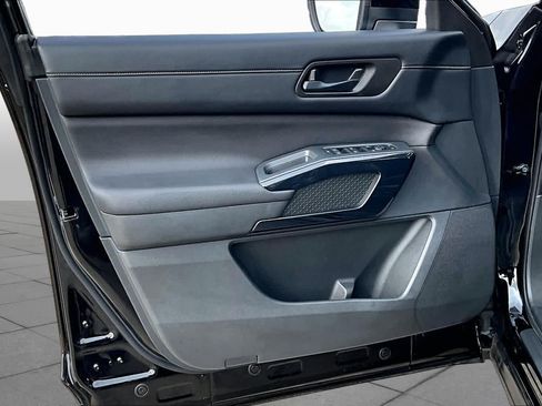 Certified 2024 Nissan Pathfinder SV FWD image 20