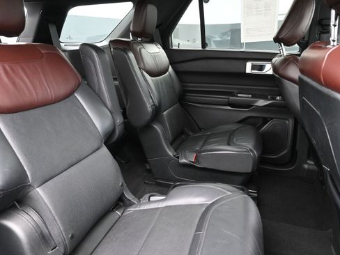 Used 2020 Ford Explorer Platinum w/ Premium Technology Package image 26
