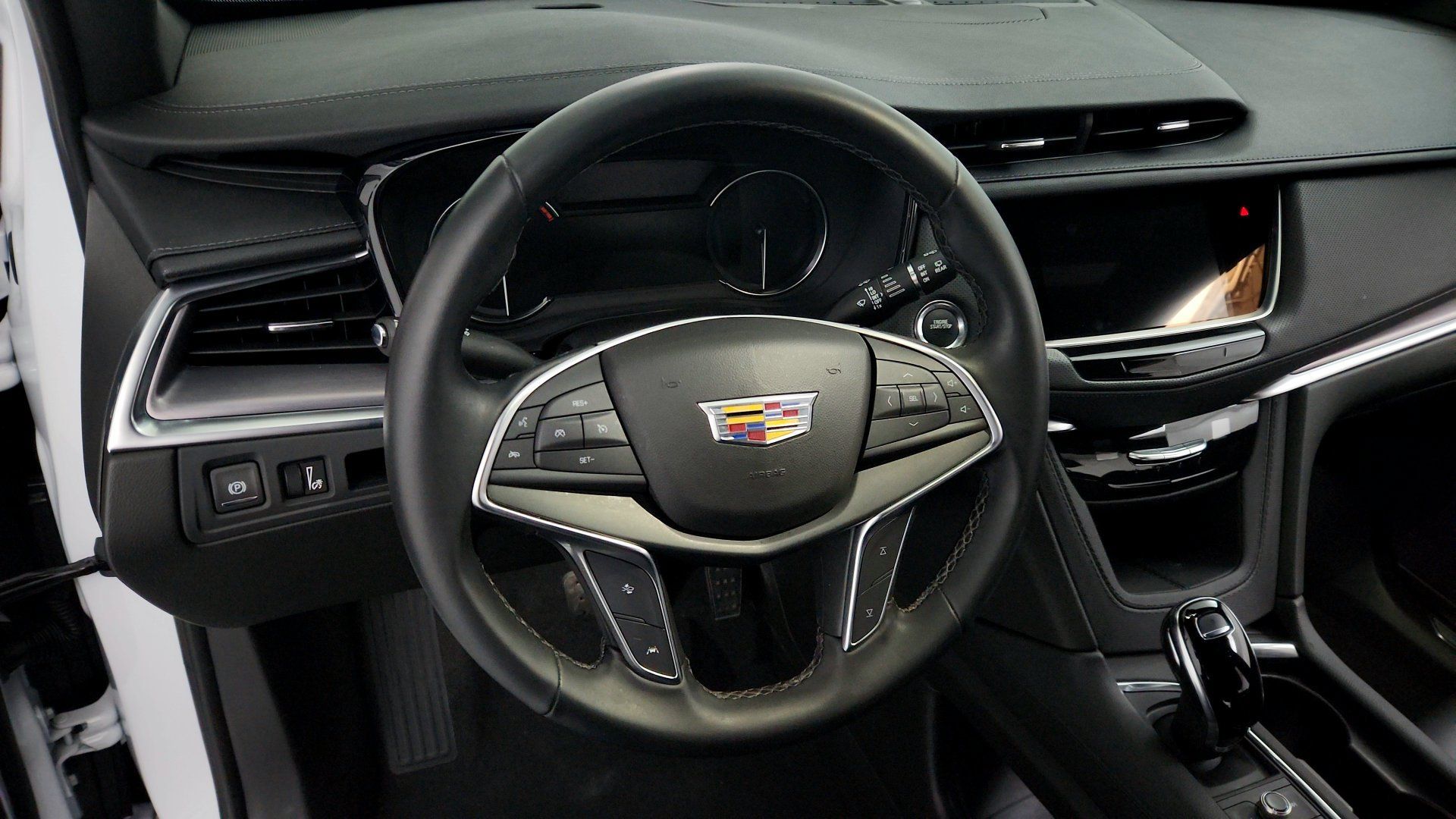 Certified 2024 Cadillac XT5 Luxury w/ LPO, Floor Liner Package AWD/4WD image 18