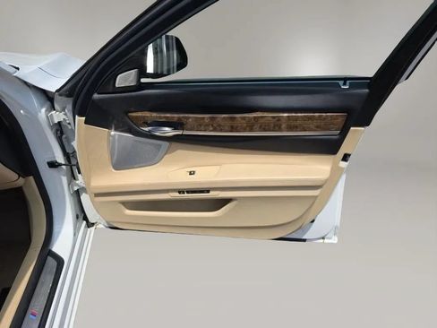 Used 2015 BMW 750Li RWD image 53