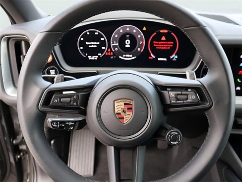 Used 2025 Porsche Cayenne Coupe image 28