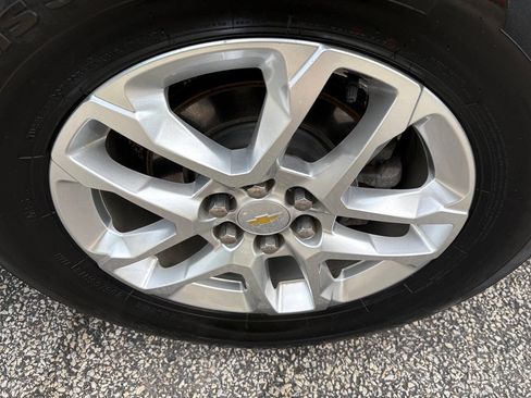 Used 2019 Chevrolet Traverse LT FWD image 7