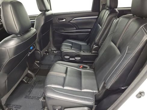 Used 2017 Toyota Highlander SE AWD/4WD image 31
