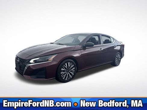 Used 2024 Nissan Altima 2.5 SV FWD image 1
