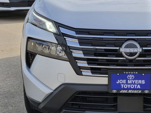 Used 2025 Nissan Rogue SV FWD image 5