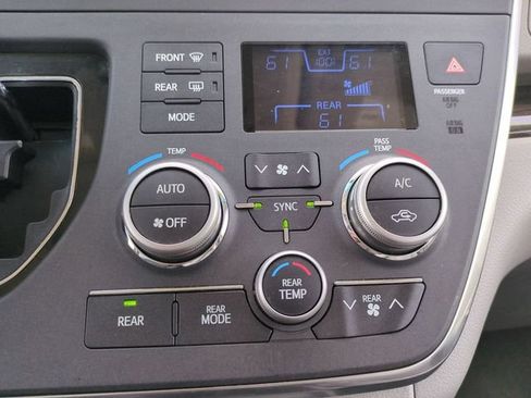 Used 2017 Toyota Sienna XLE w/ XLE Navigation Package AWD/4WD image 30