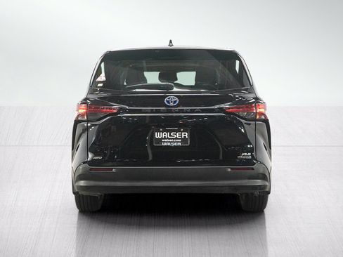 Used 2021 Toyota Sienna XLE AWD/4WD image 4