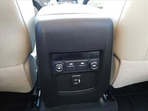 Used 2020 Buick Enclave Essence image 17