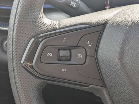 Used 2025 Chevrolet Trax LT FWD image 24