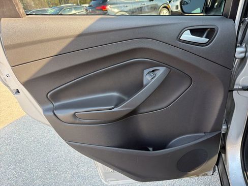 Used 2017 Ford Escape SE image 23