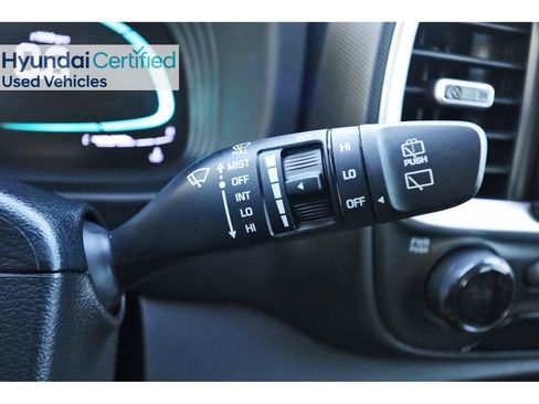 Certified 2025 Hyundai Venue SE image 20