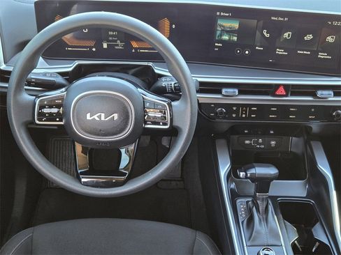 Certified 2025 Kia Sorento LX image 10