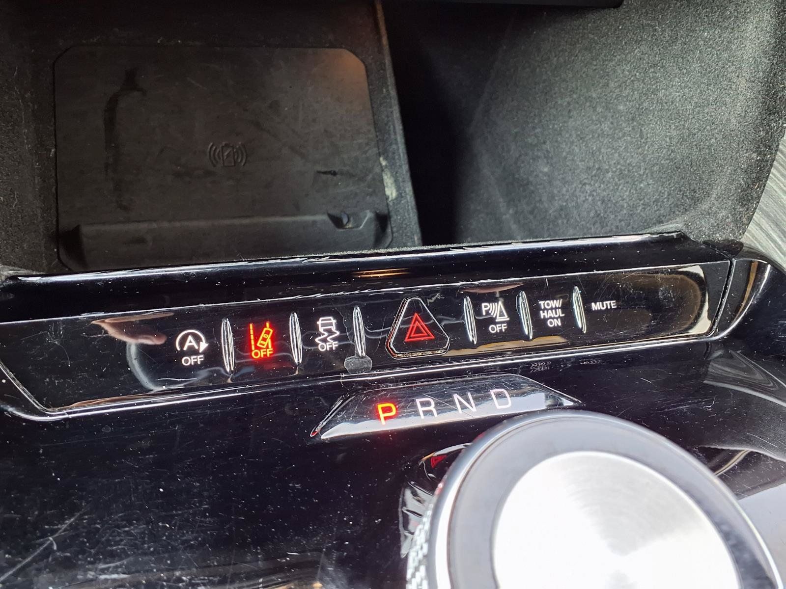 Used 2024 Jeep Wagoneer L Series II RWD image 8