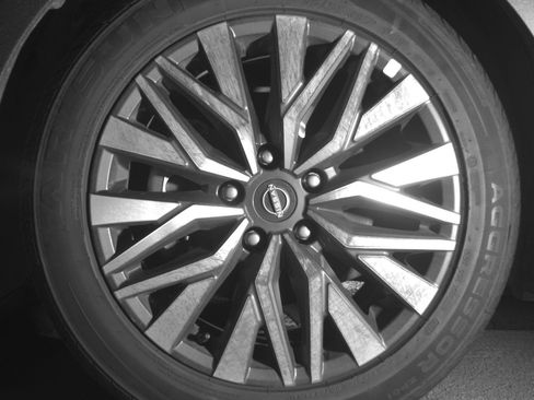 Used 2025 Nissan Altima 2.5 SV FWD image 12