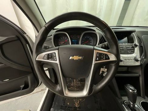 Used 2017 Chevrolet Equinox Premier w/ Enhanced Convenience Package AWD/4WD image 10