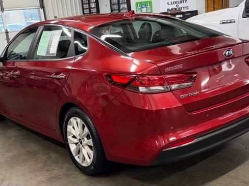 Used 2018 Kia Optima S FWD image 5