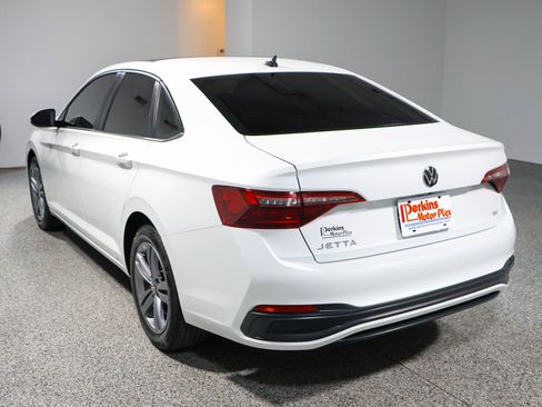 Used 2023 Volkswagen Jetta SE w/ Panoramic Sunroof Package FWD image 9