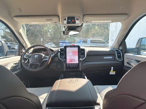 New 2025 RAM 2500 Laramie AWD/4WD image 32