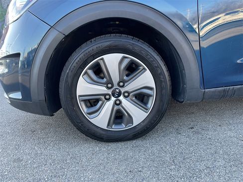 Used 2019 Kia Niro EX image 9