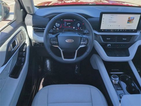 Certified 2025 Ford Explorer Platinum w/ Ultimate Package image 16